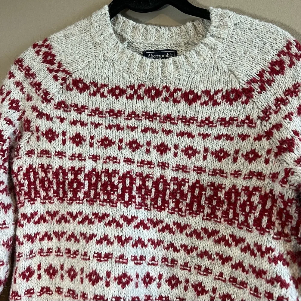 ✨ Abercrombie & Fitch Women’s Gray Red Nordic Sweater Small - Picture 2 of 9